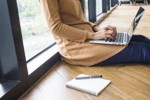 woman-with-laptop-floor