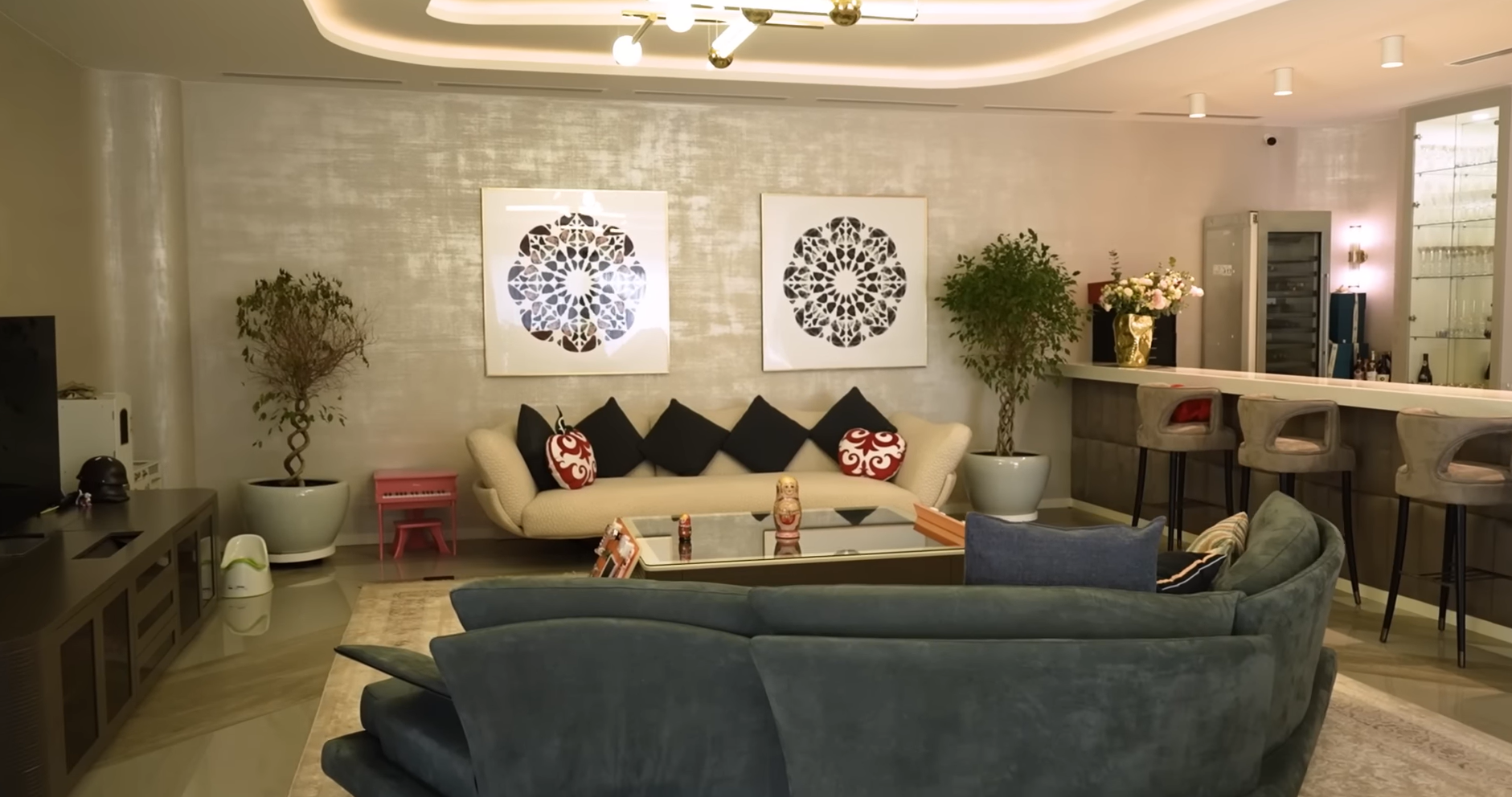 игровая и барная зона