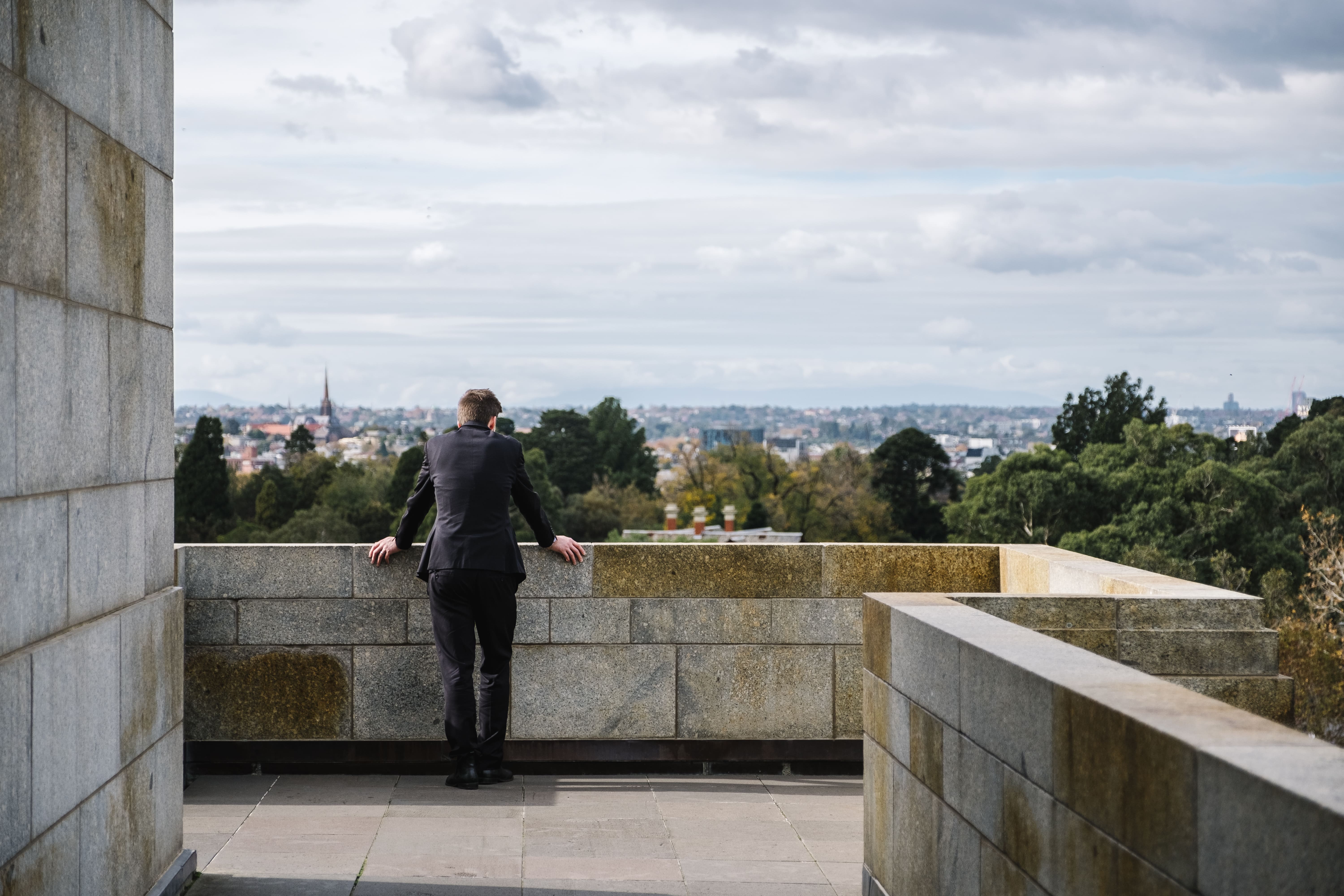 man-relax-view-city