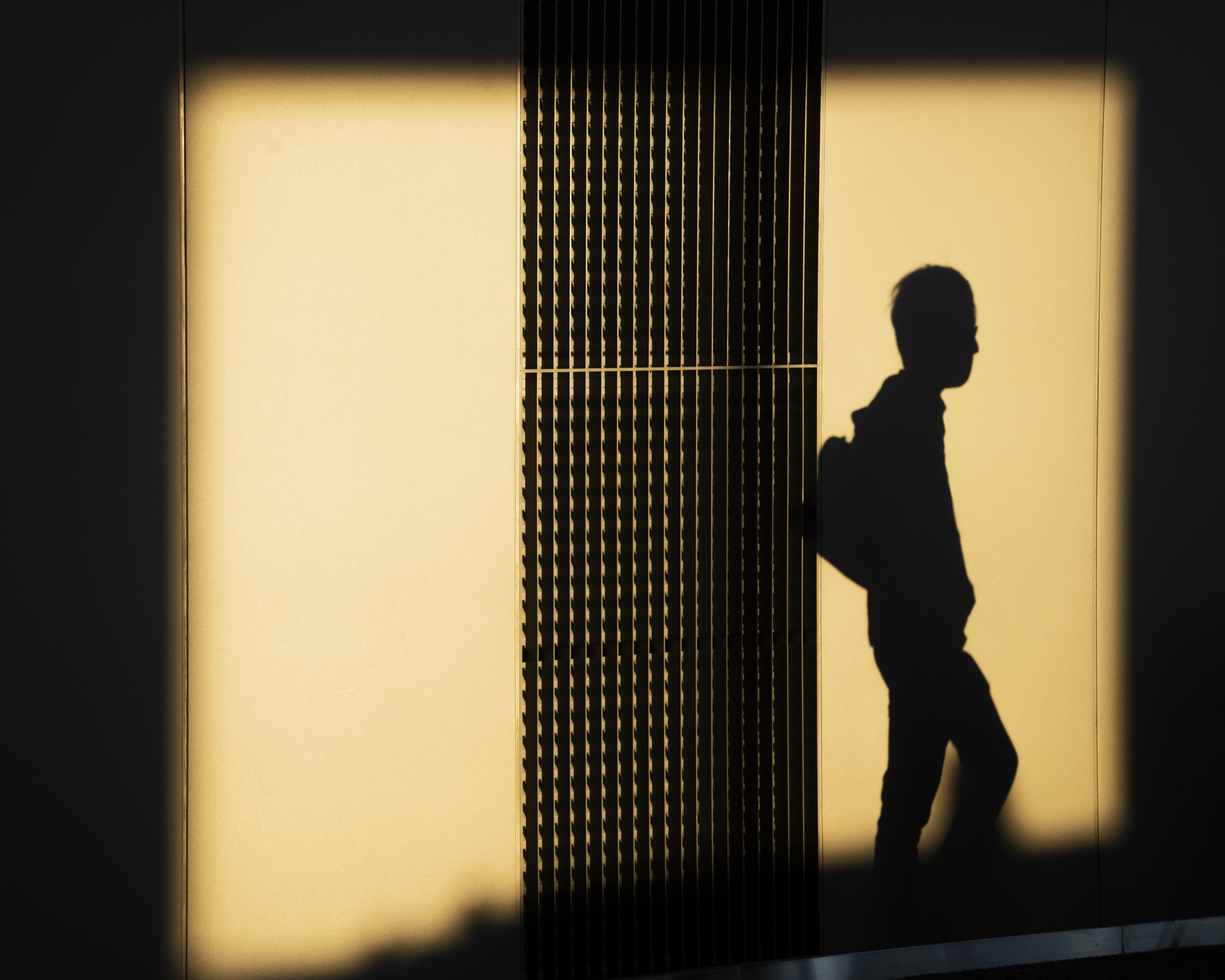 silhouette-person-city